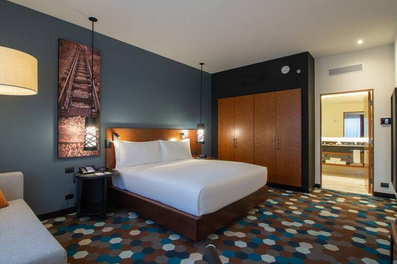 Doubletree By Hilton Celaya Селая Экстерьер фото