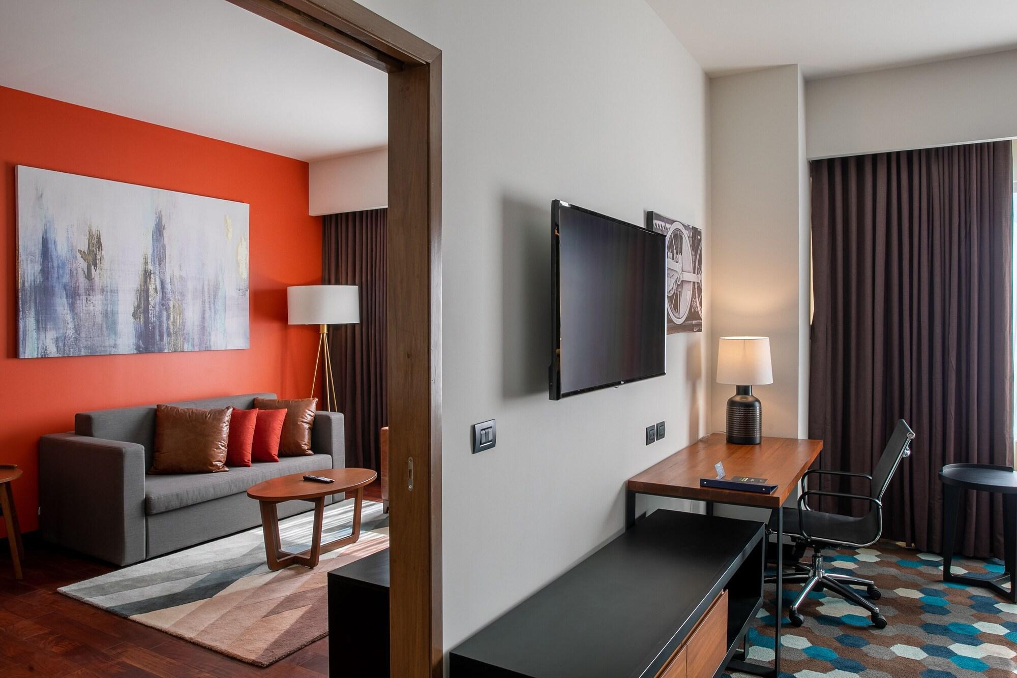 Doubletree By Hilton Celaya Селая Экстерьер фото