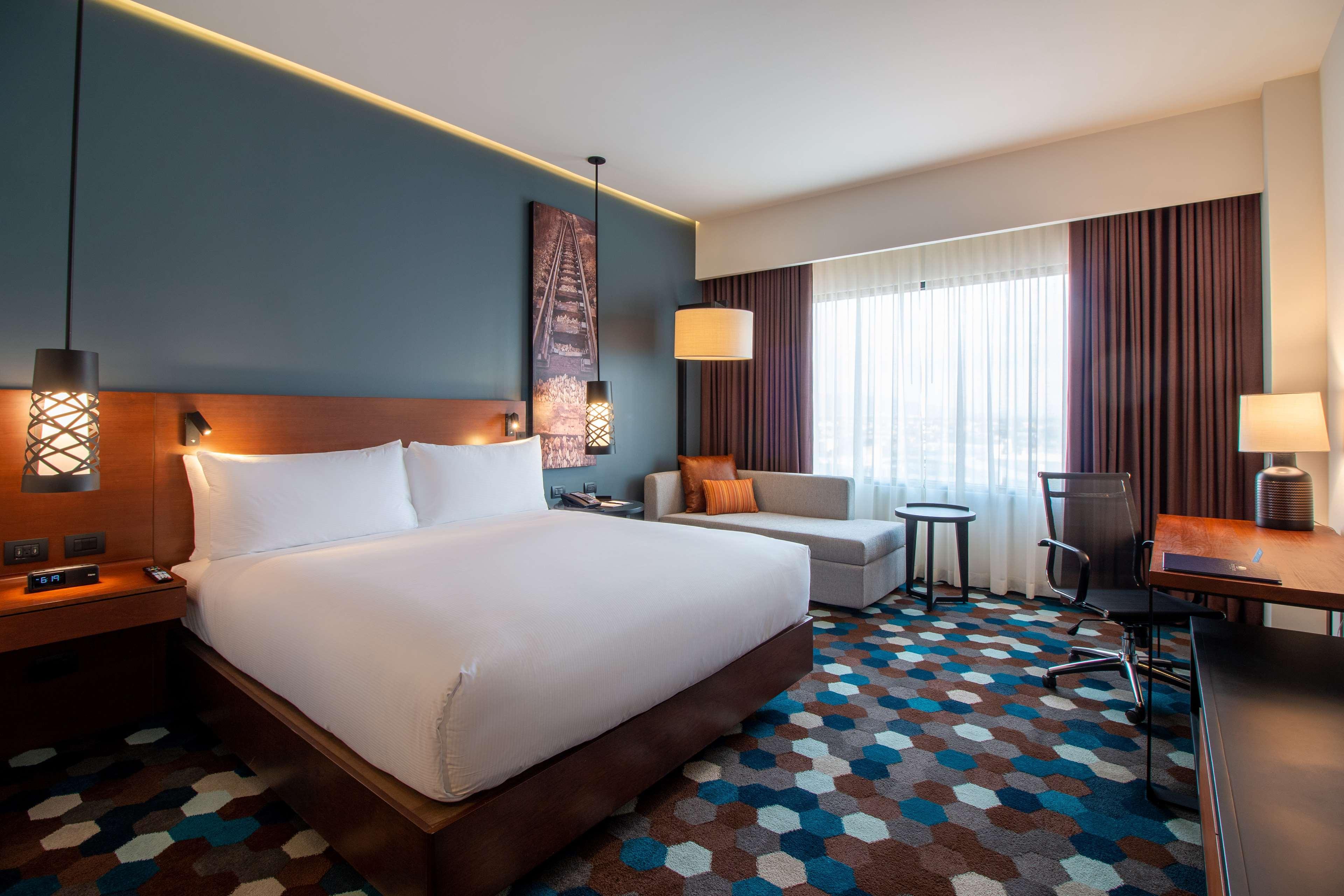 Doubletree By Hilton Celaya Селая Экстерьер фото
