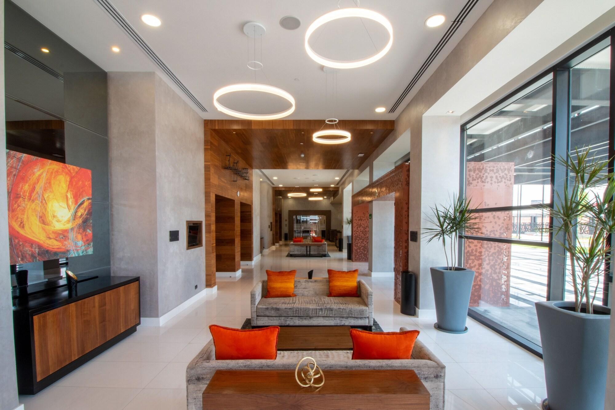 Doubletree By Hilton Celaya Селая Экстерьер фото