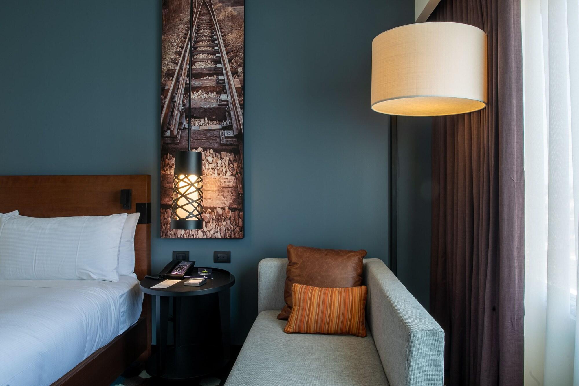 Doubletree By Hilton Celaya Селая Экстерьер фото