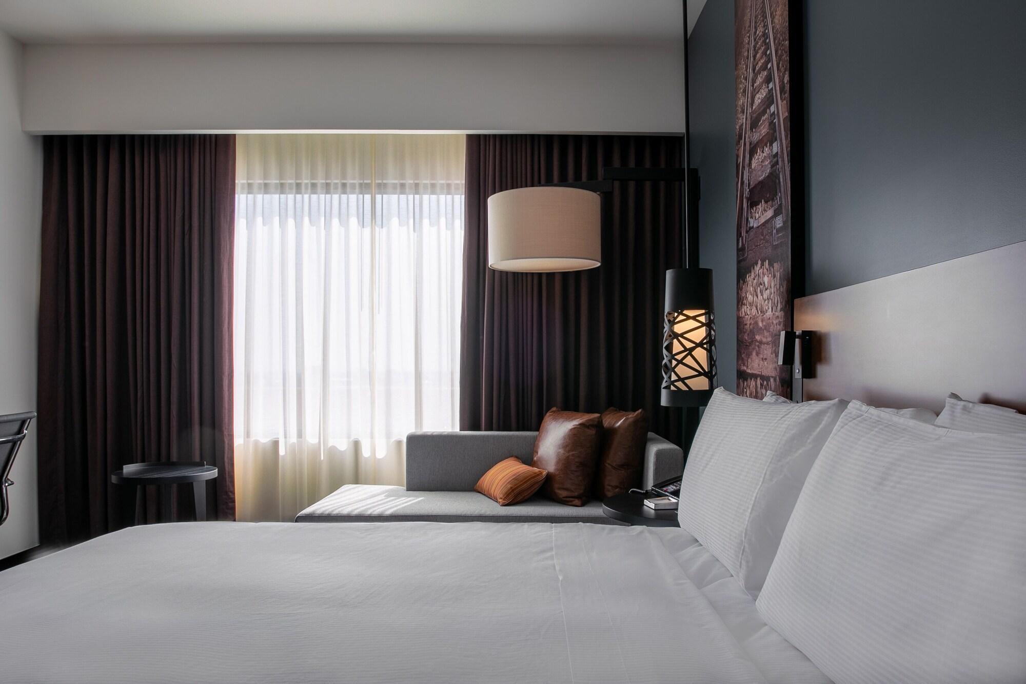Doubletree By Hilton Celaya Селая Экстерьер фото
