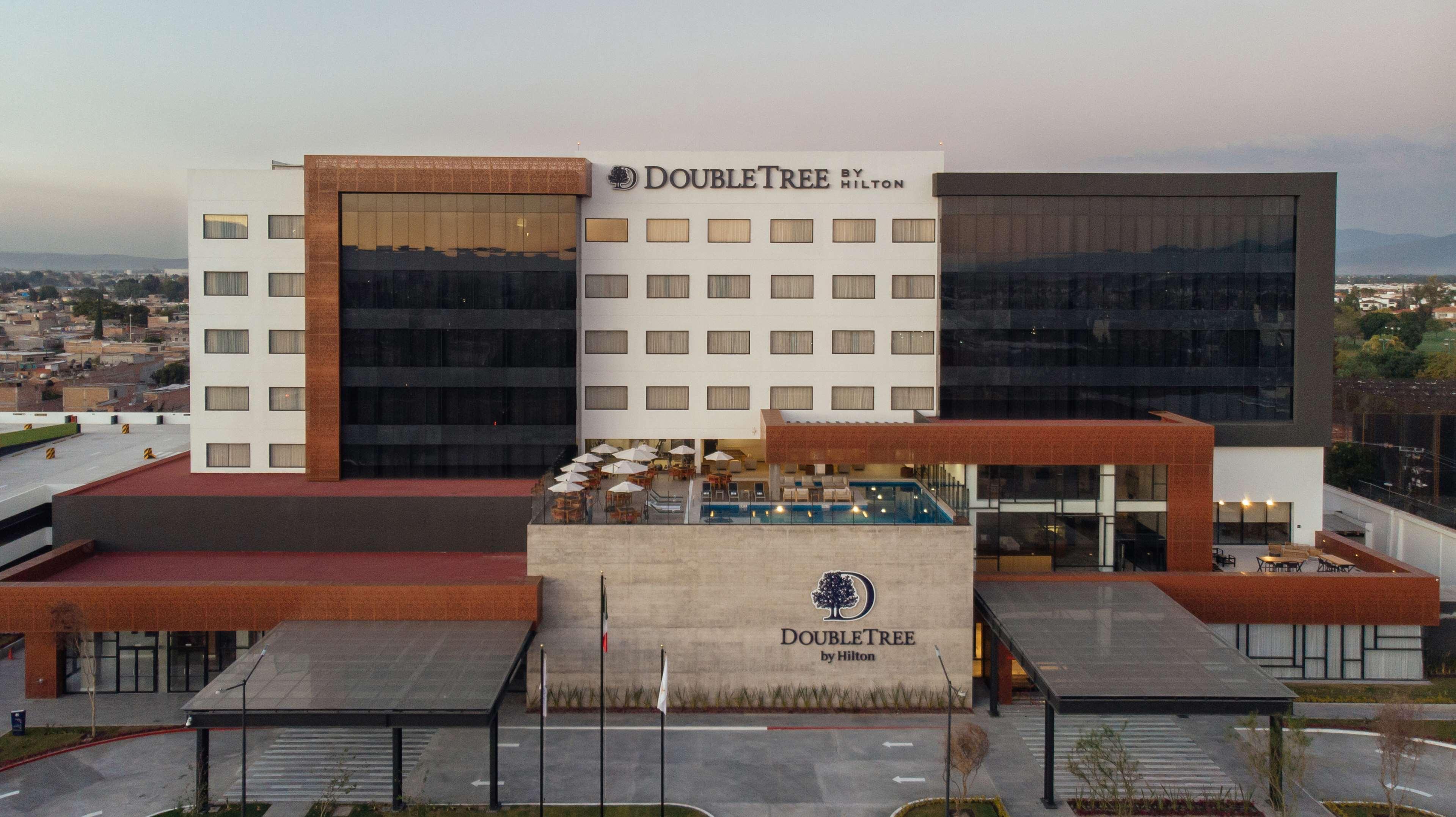 Doubletree By Hilton Celaya Селая Экстерьер фото