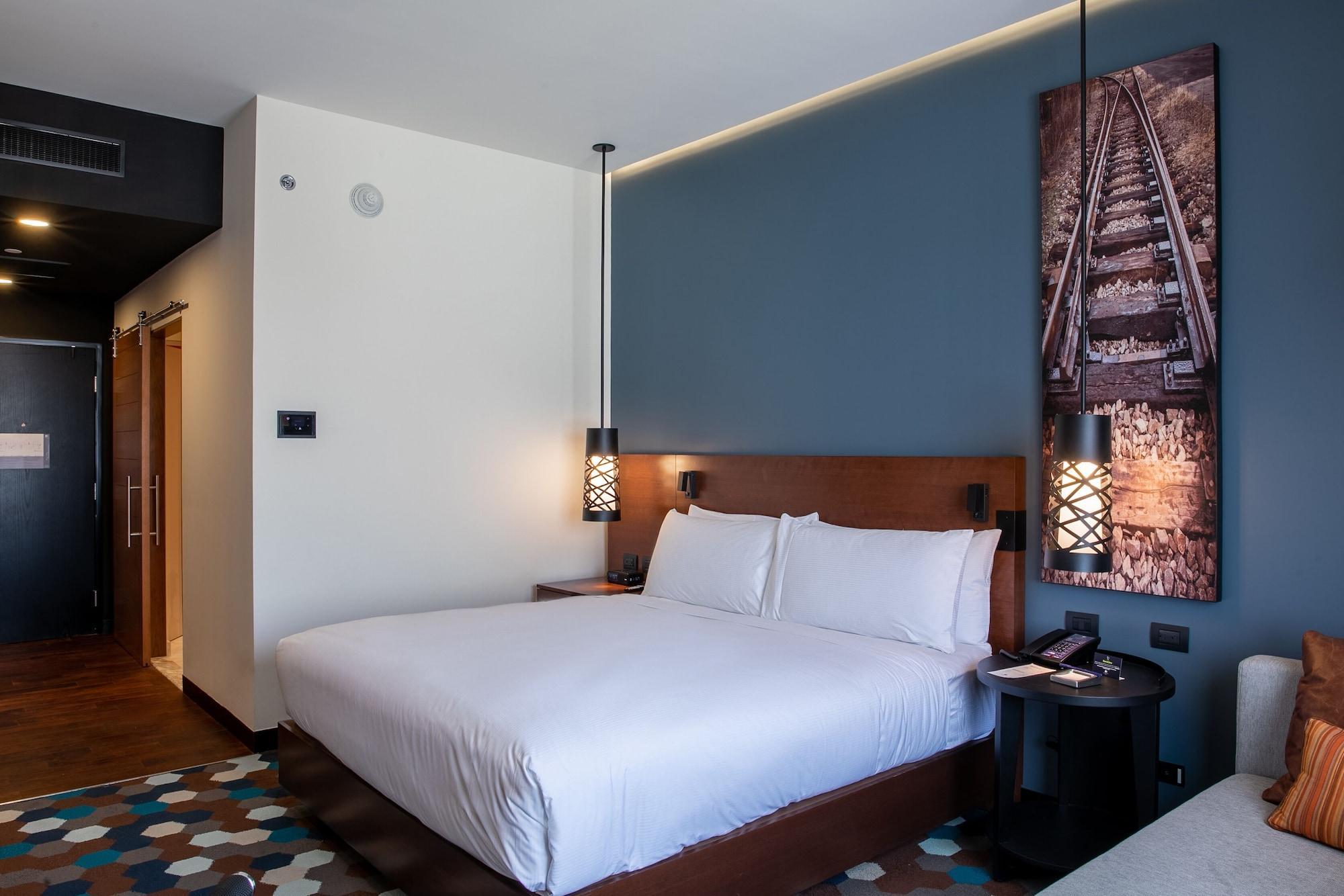 Doubletree By Hilton Celaya Селая Экстерьер фото