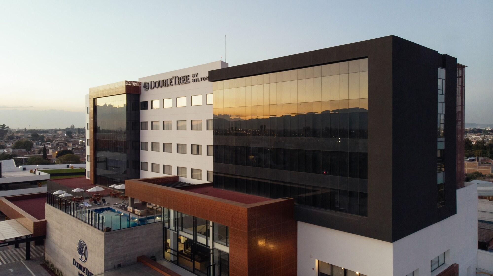 Doubletree By Hilton Celaya Селая Экстерьер фото