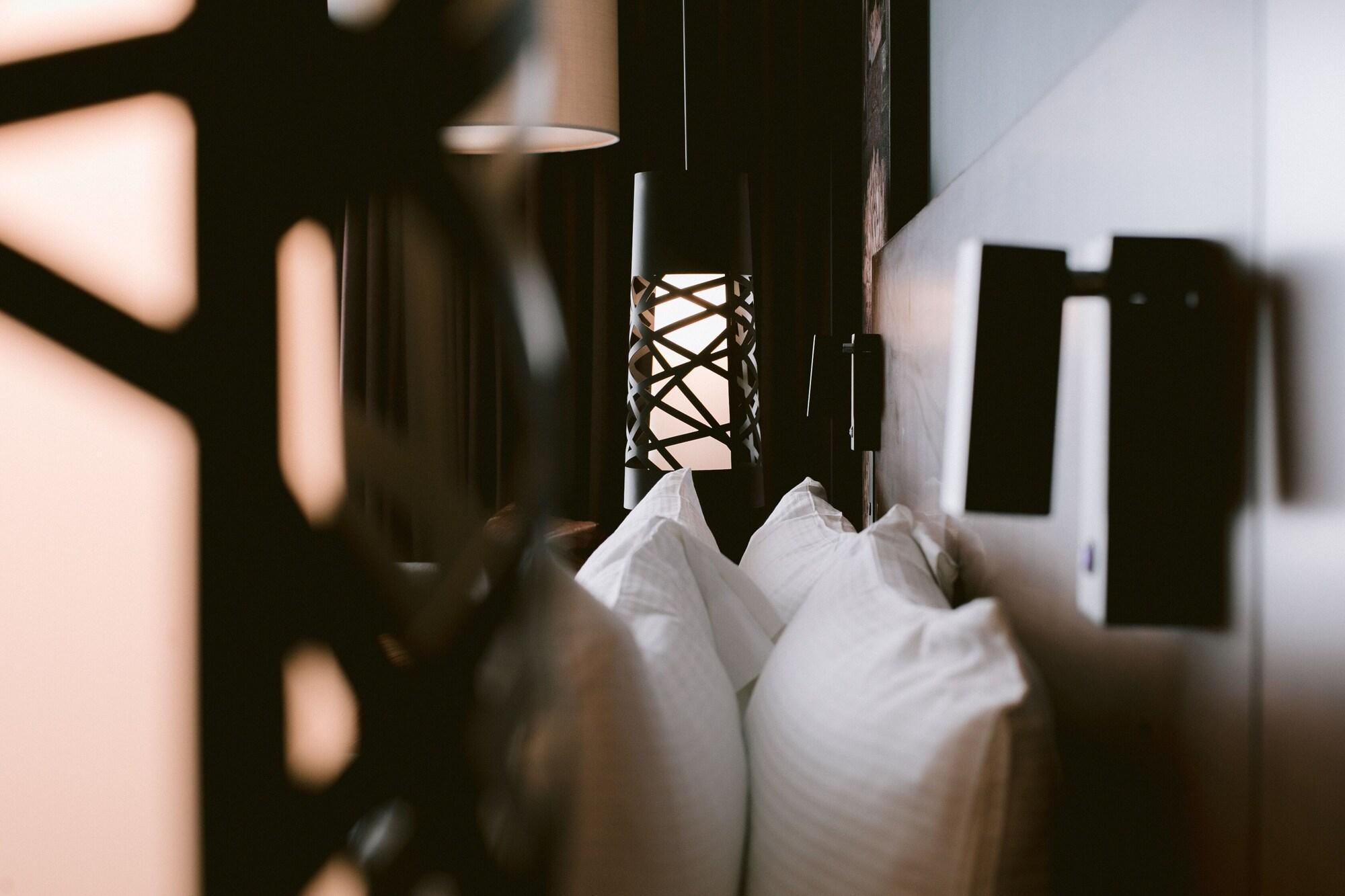 Doubletree By Hilton Celaya Селая Экстерьер фото