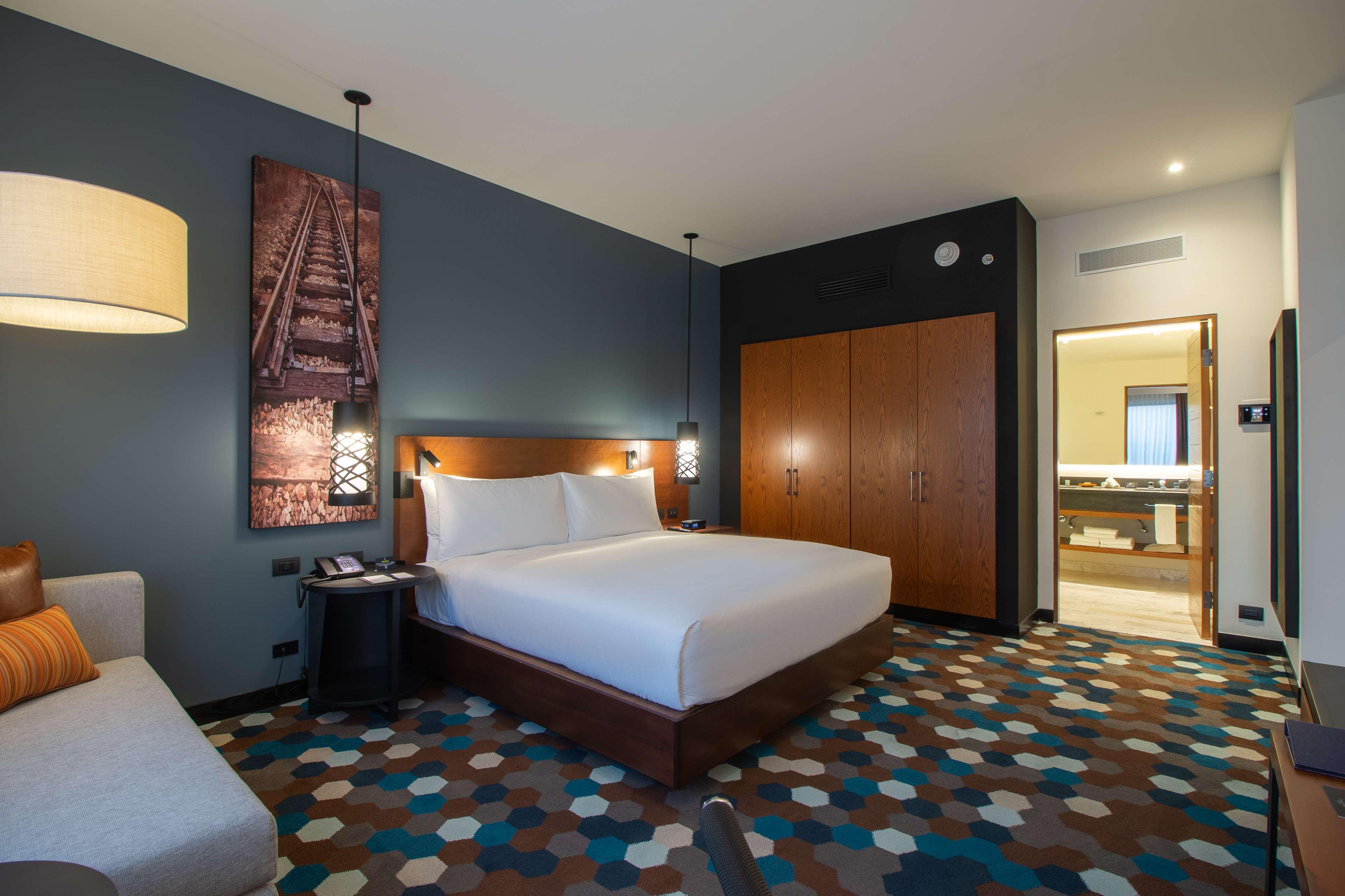 Doubletree By Hilton Celaya Селая Экстерьер фото