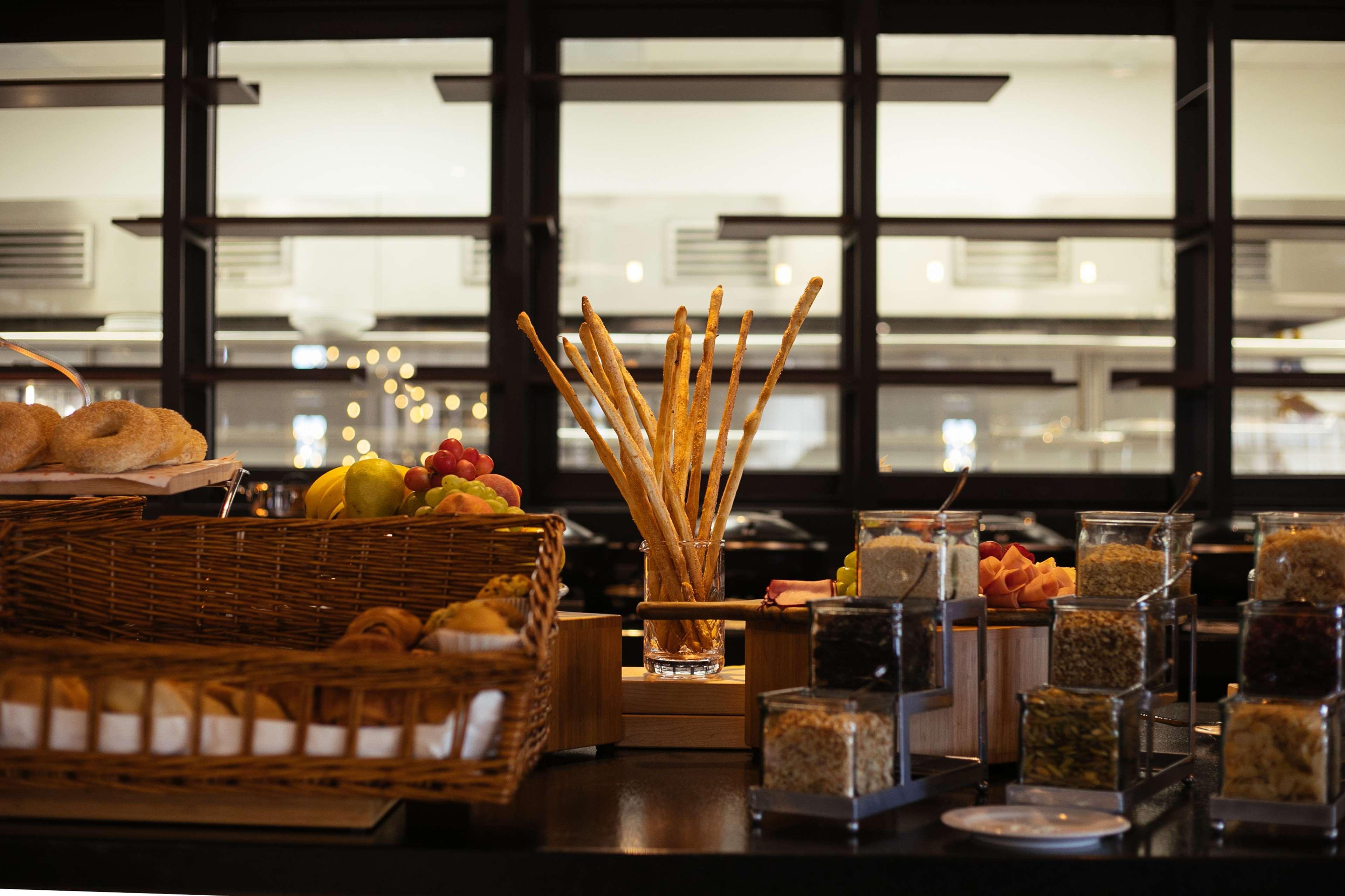 Doubletree By Hilton Celaya Селая Экстерьер фото