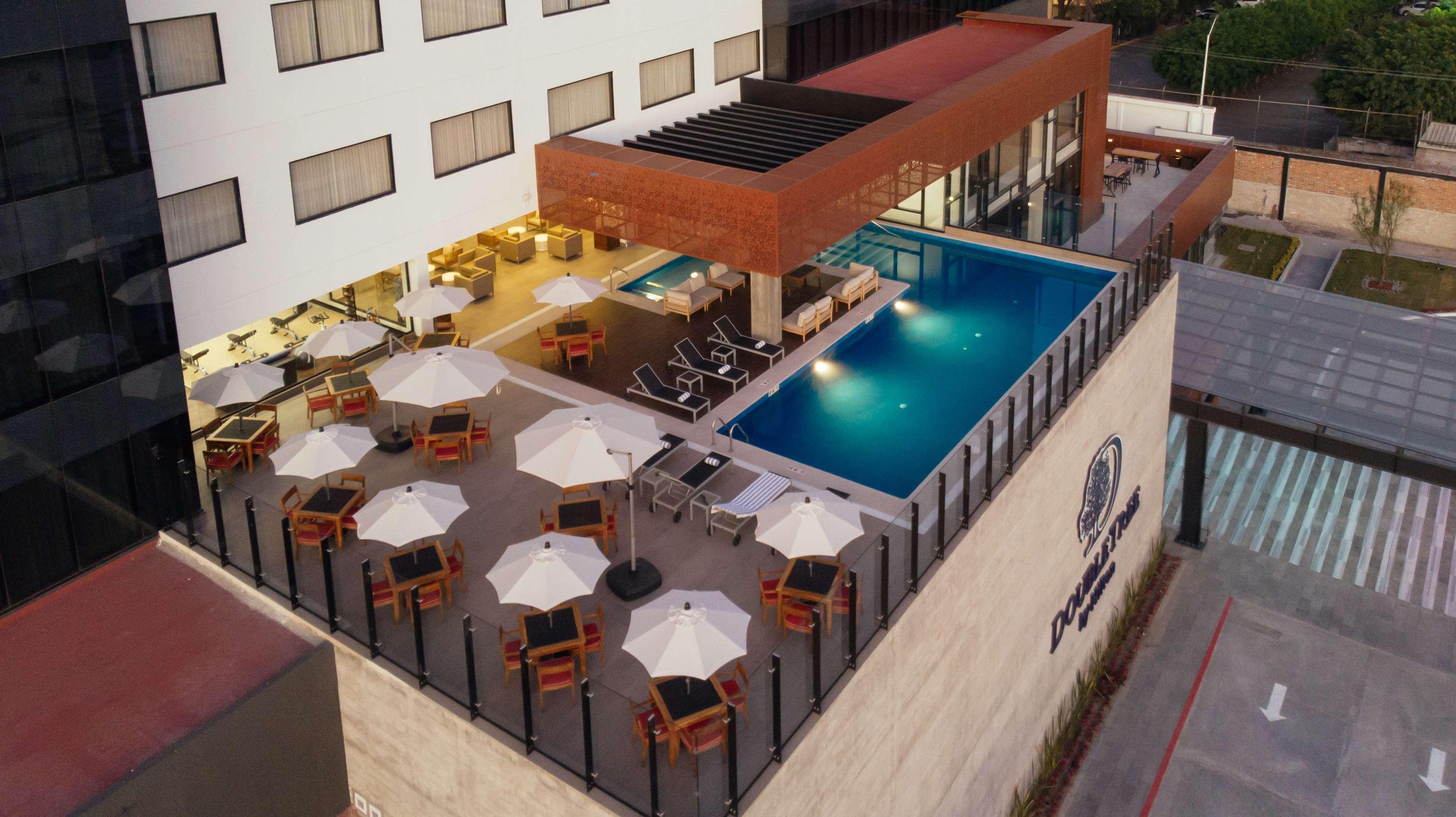 Doubletree By Hilton Celaya Селая Экстерьер фото