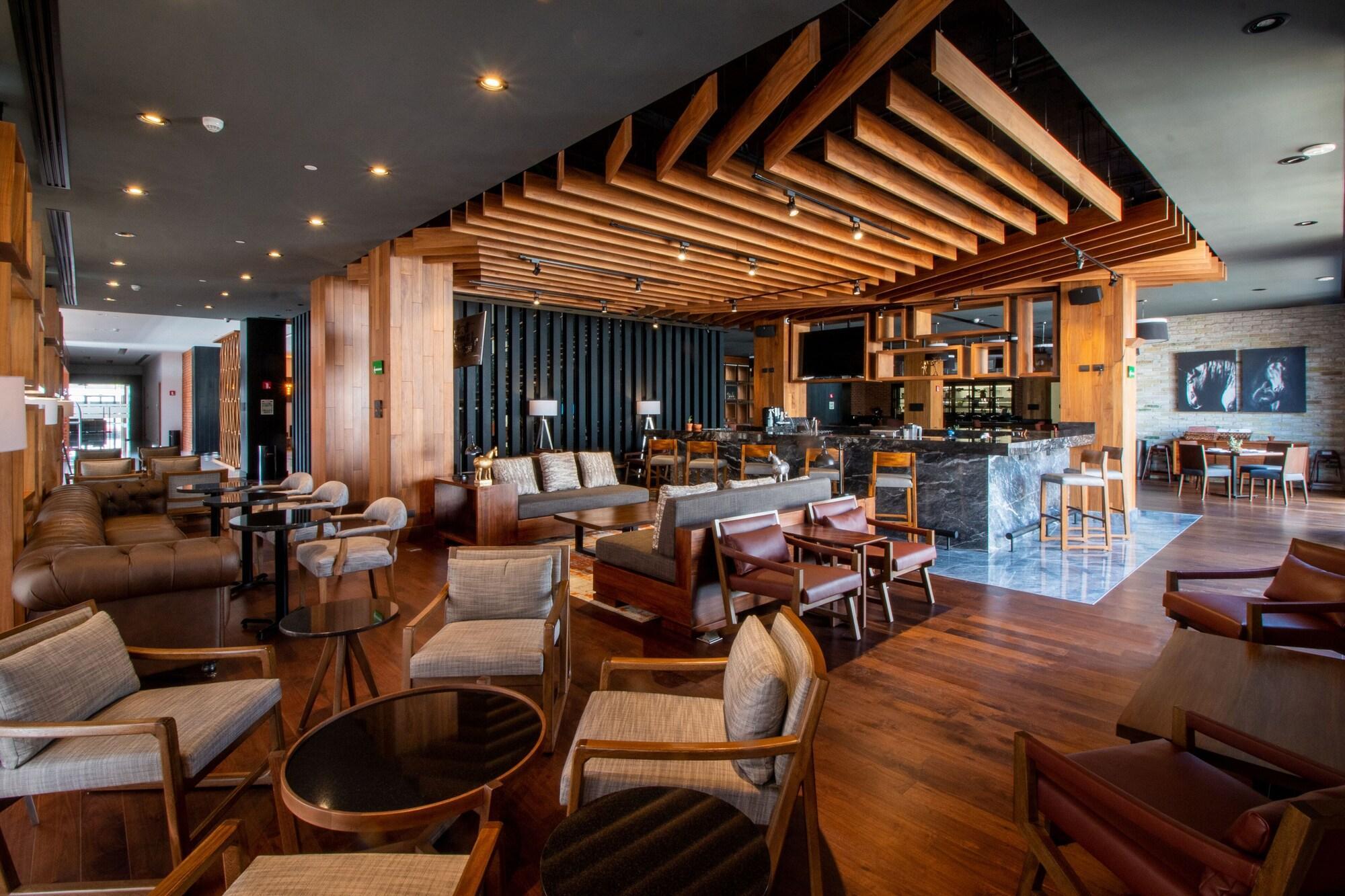 Doubletree By Hilton Celaya Селая Экстерьер фото