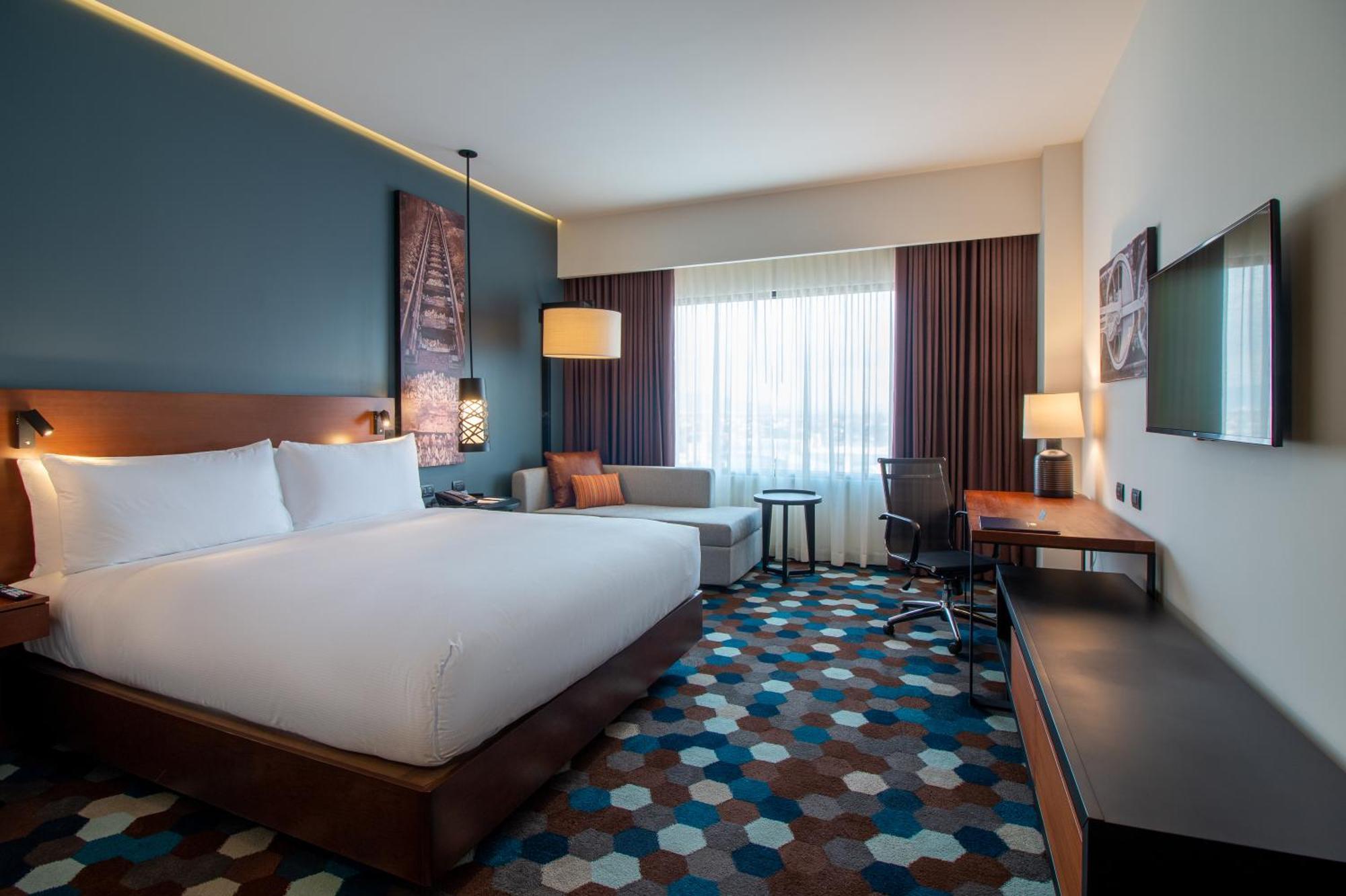 Doubletree By Hilton Celaya Селая Экстерьер фото