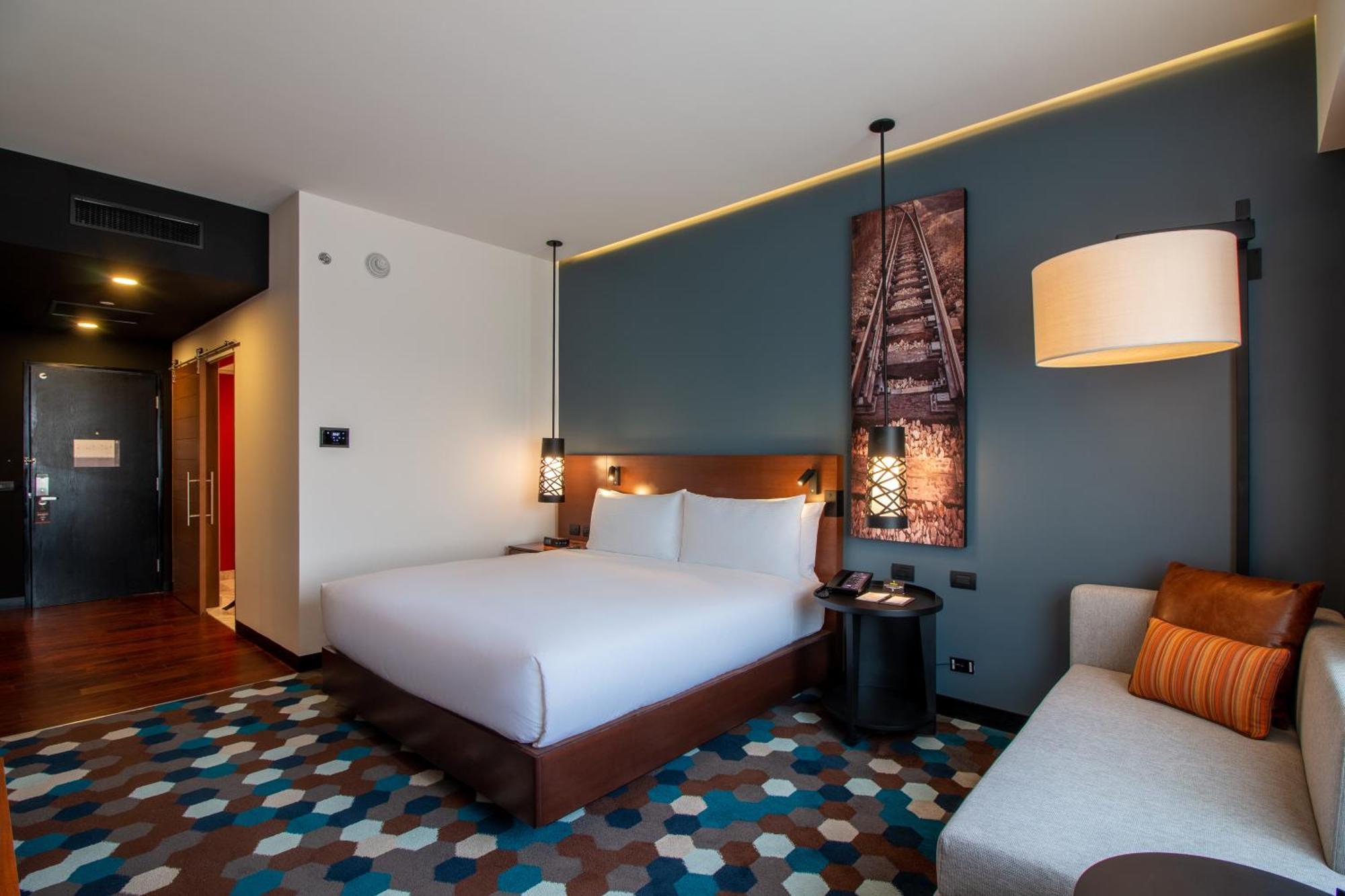 Doubletree By Hilton Celaya Селая Экстерьер фото