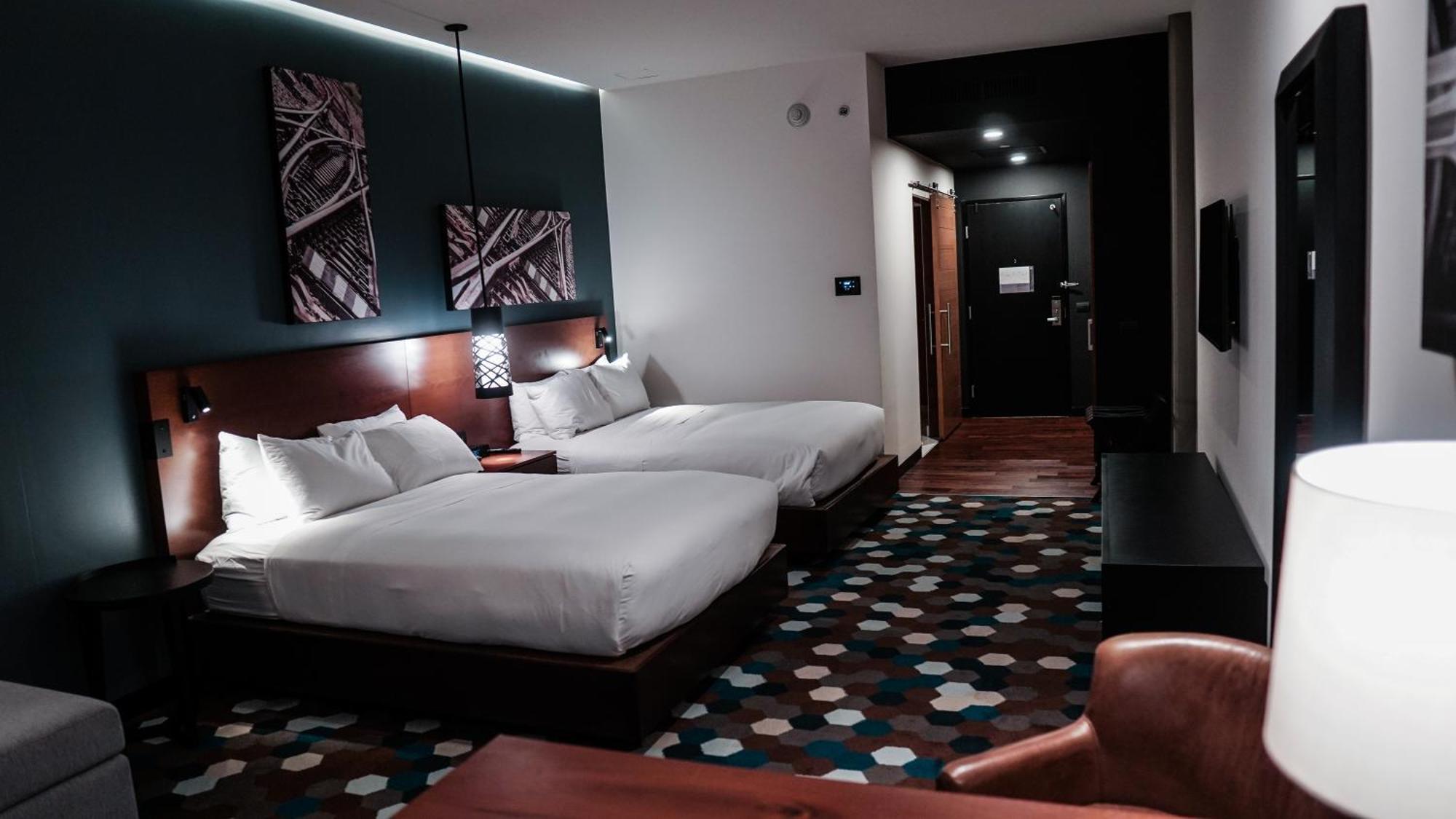 Doubletree By Hilton Celaya Селая Экстерьер фото