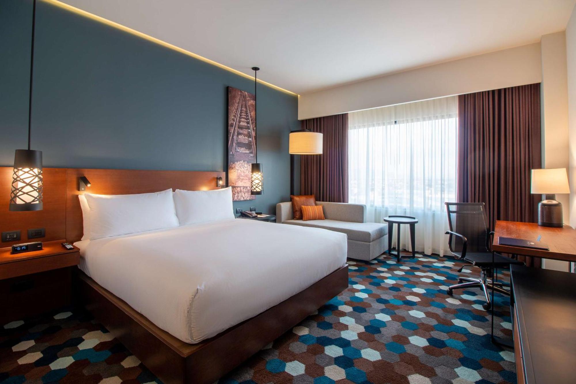 Doubletree By Hilton Celaya Селая Экстерьер фото
