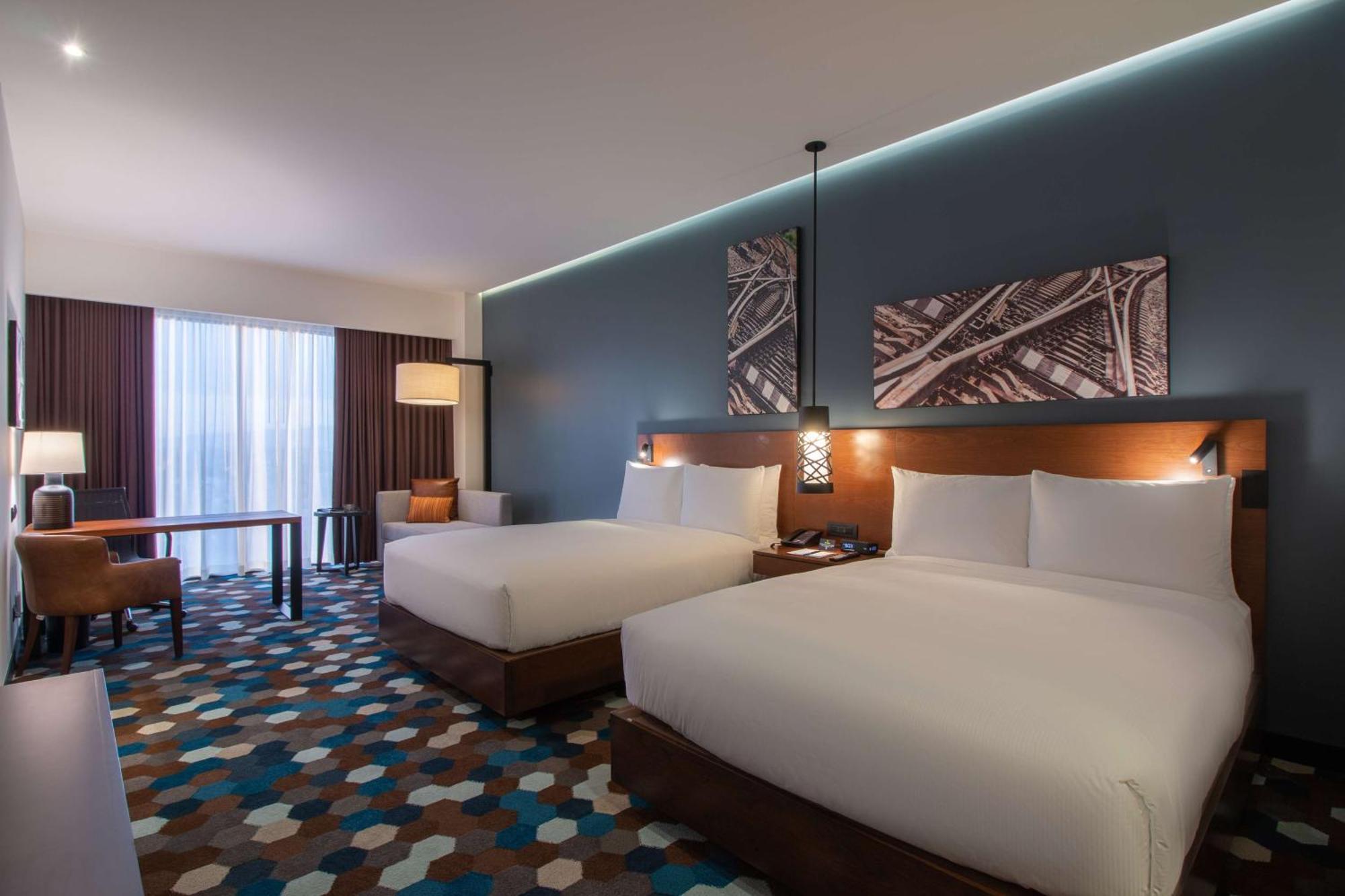 Doubletree By Hilton Celaya Селая Экстерьер фото
