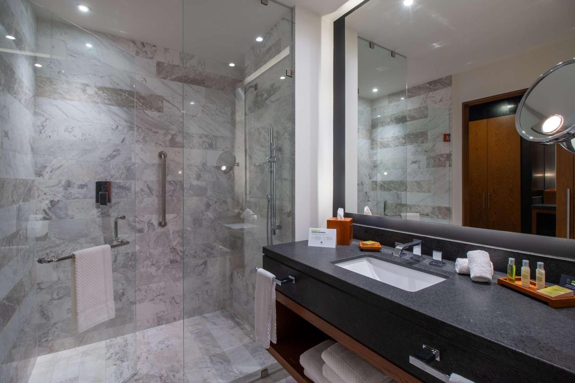 Doubletree By Hilton Celaya Селая Экстерьер фото