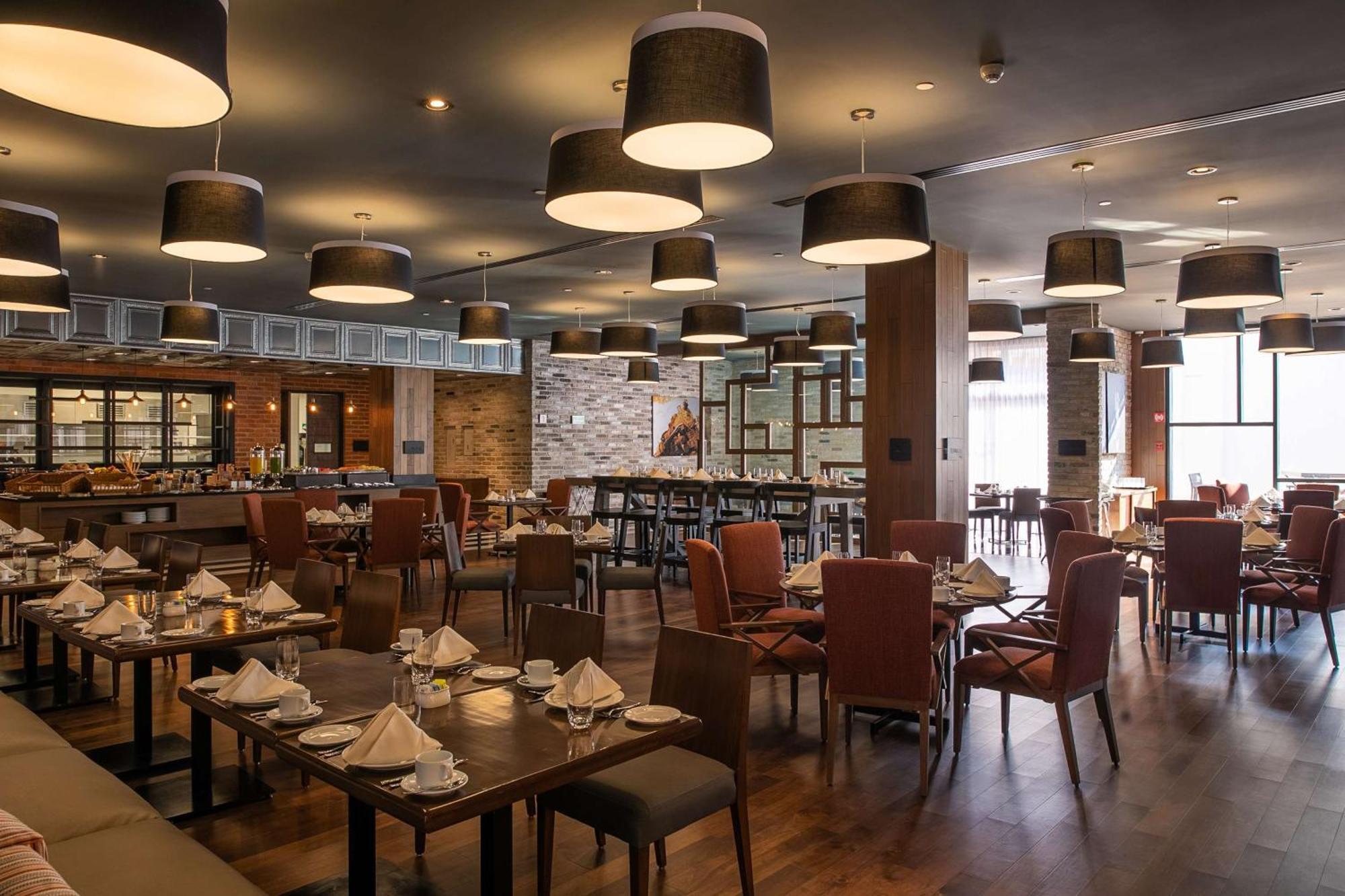 Doubletree By Hilton Celaya Селая Экстерьер фото
